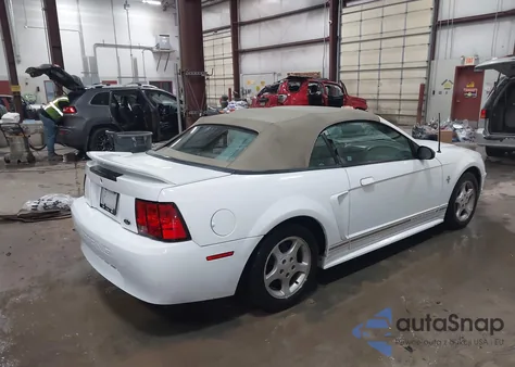 2000 Ford Mustang из США, поврежденный, VIN 1FAFP4444YF308099